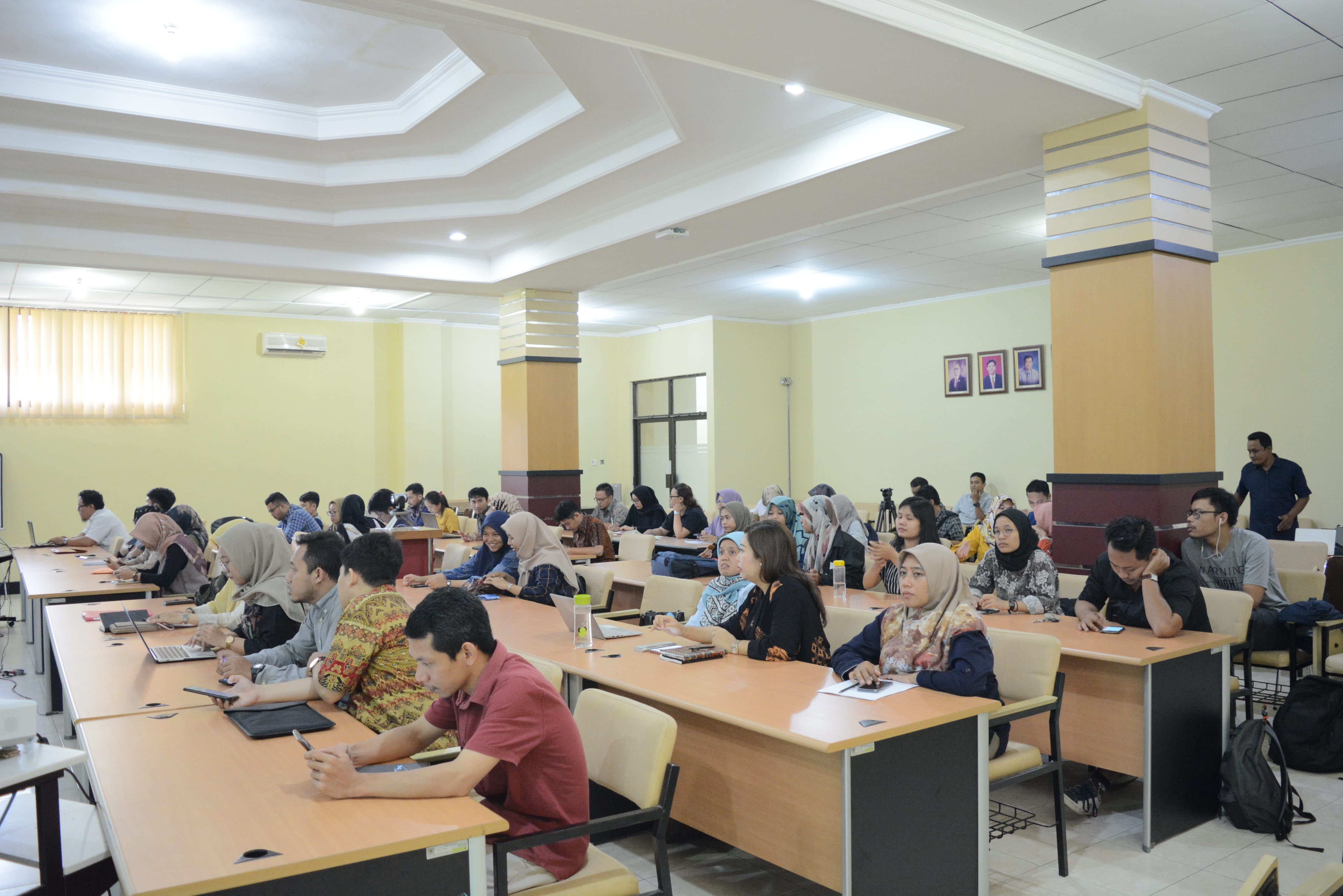 Seminar Finding A Good Structure And Making A Literature Review Bersama Prof. Ben White-3