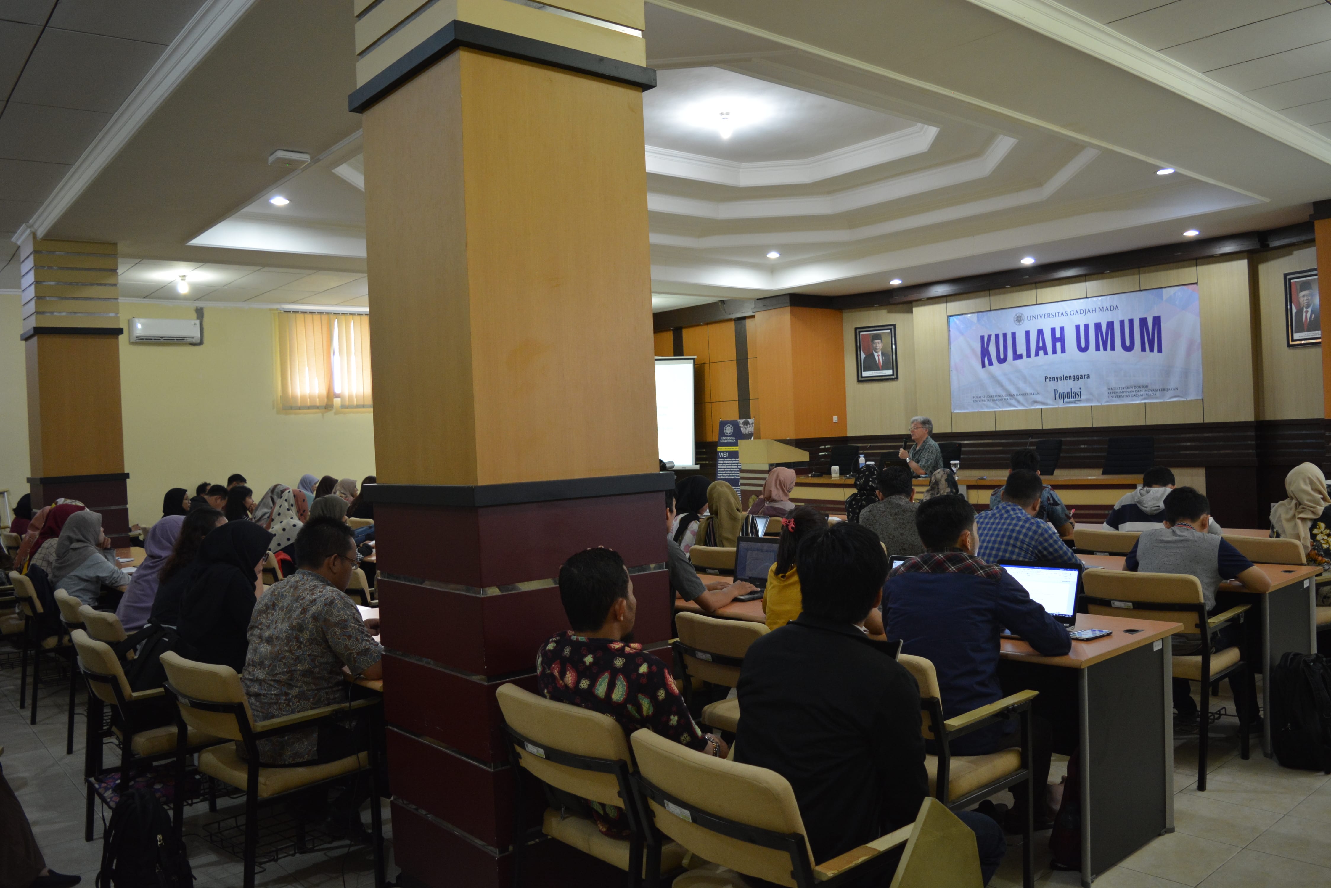 Seminar Finding A Good Structure And Making A Literature Review Bersama Prof. Ben White-5